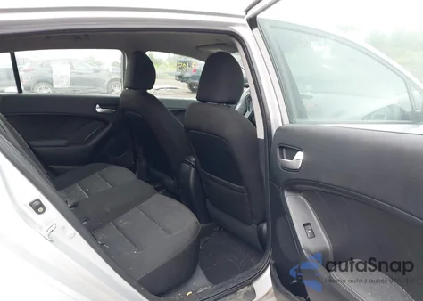 2017 Kia Forte Lx z USA, uszkodzony, nr VIN KNAFK5A88H5693479